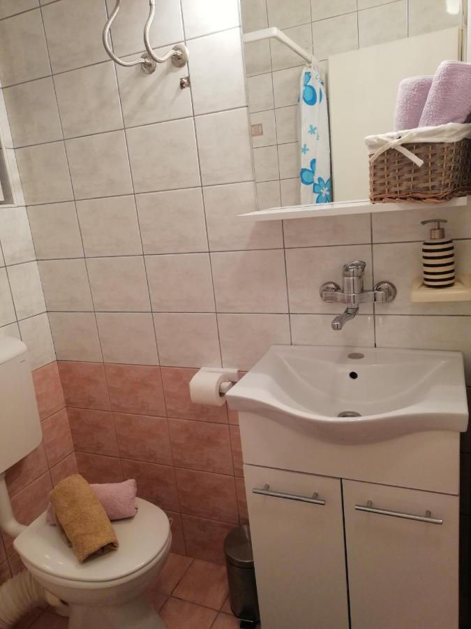 Apartman Komadina Hotel มาคาร์สกา ภายนอก รูปภาพ