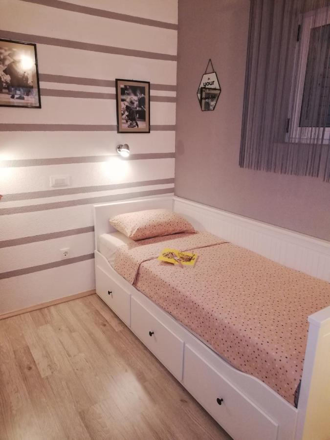 Apartman Komadina Hotel มาคาร์สกา ภายนอก รูปภาพ