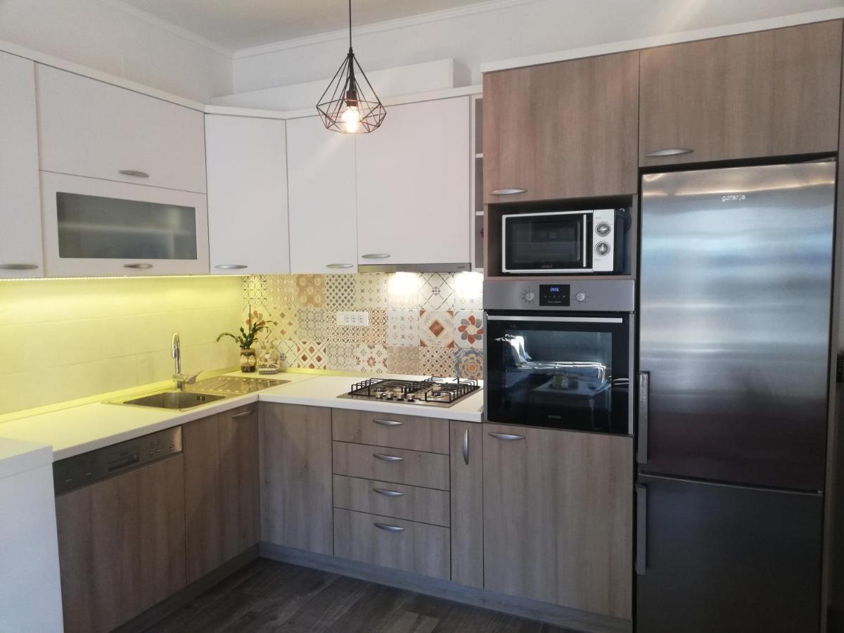 Apartman Komadina Hotel มาคาร์สกา ภายนอก รูปภาพ