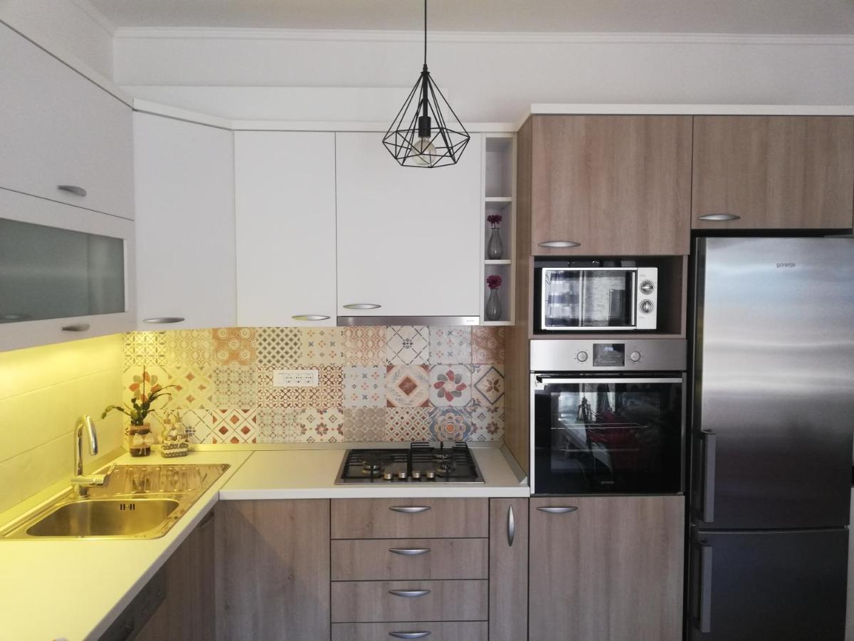 Apartman Komadina Hotel มาคาร์สกา ภายนอก รูปภาพ