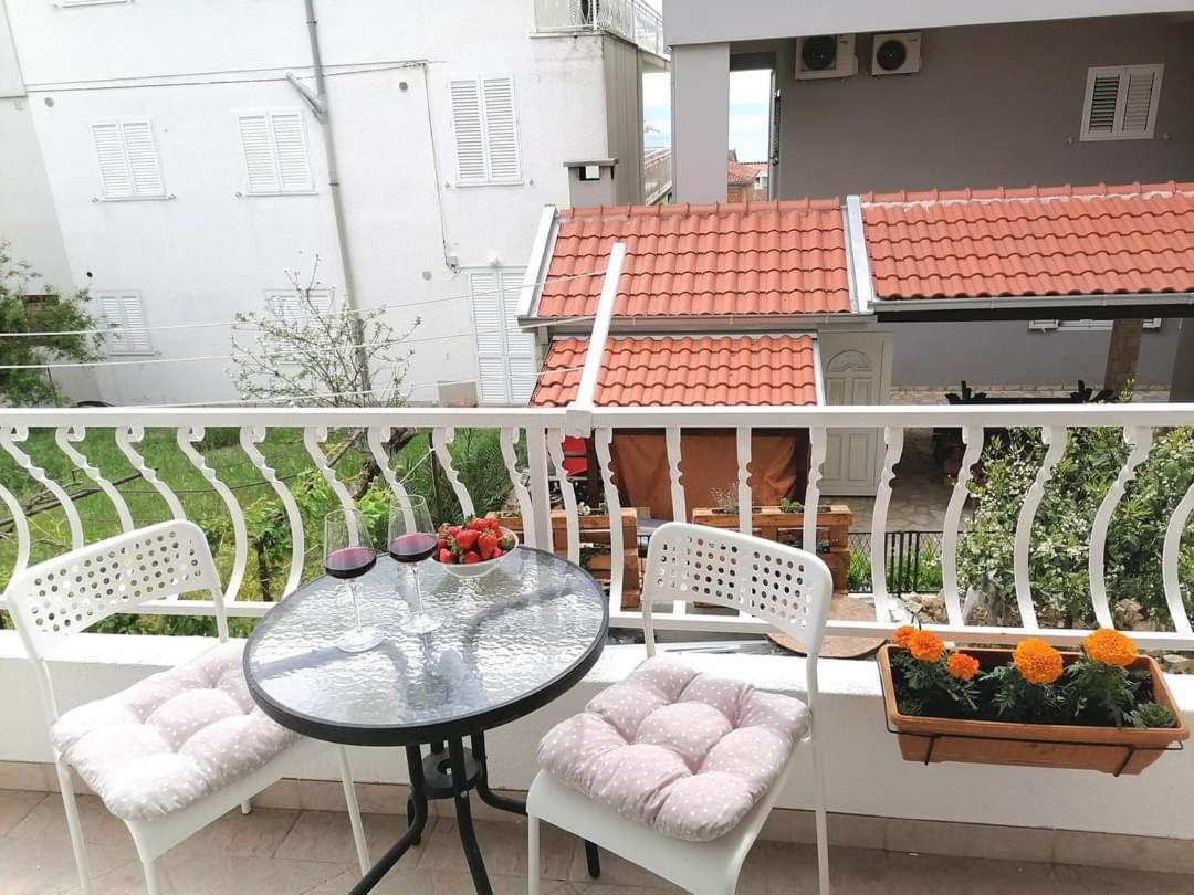 Apartman Komadina Hotel มาคาร์สกา ภายนอก รูปภาพ